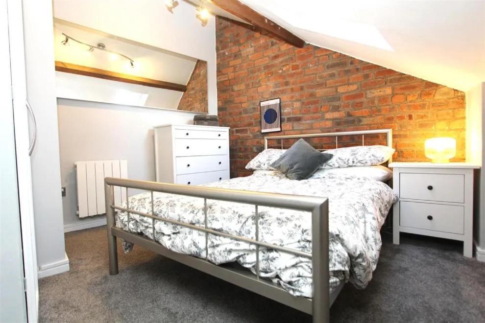 Large New-York Style Penthouse Apartment In Leeds City Centre With Contactless Check In Buitenkant foto